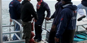 Dr Rhett Bennett deploying recievers with the Marine Dynamics crew